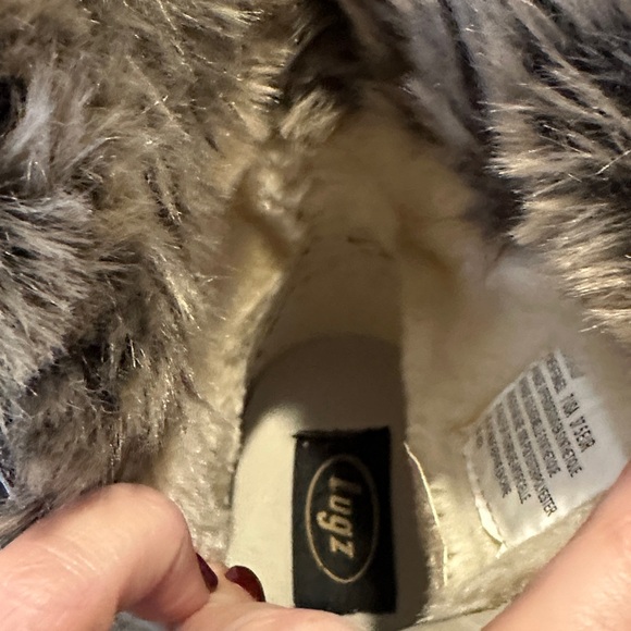 Lugz's Size 7 Women's Faux Fur-Lined Lace-Up Boots - Picture 7 of 8